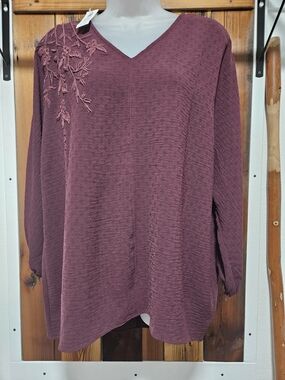 Chico's Mauve V-Neck Embroidered Shoulder Top